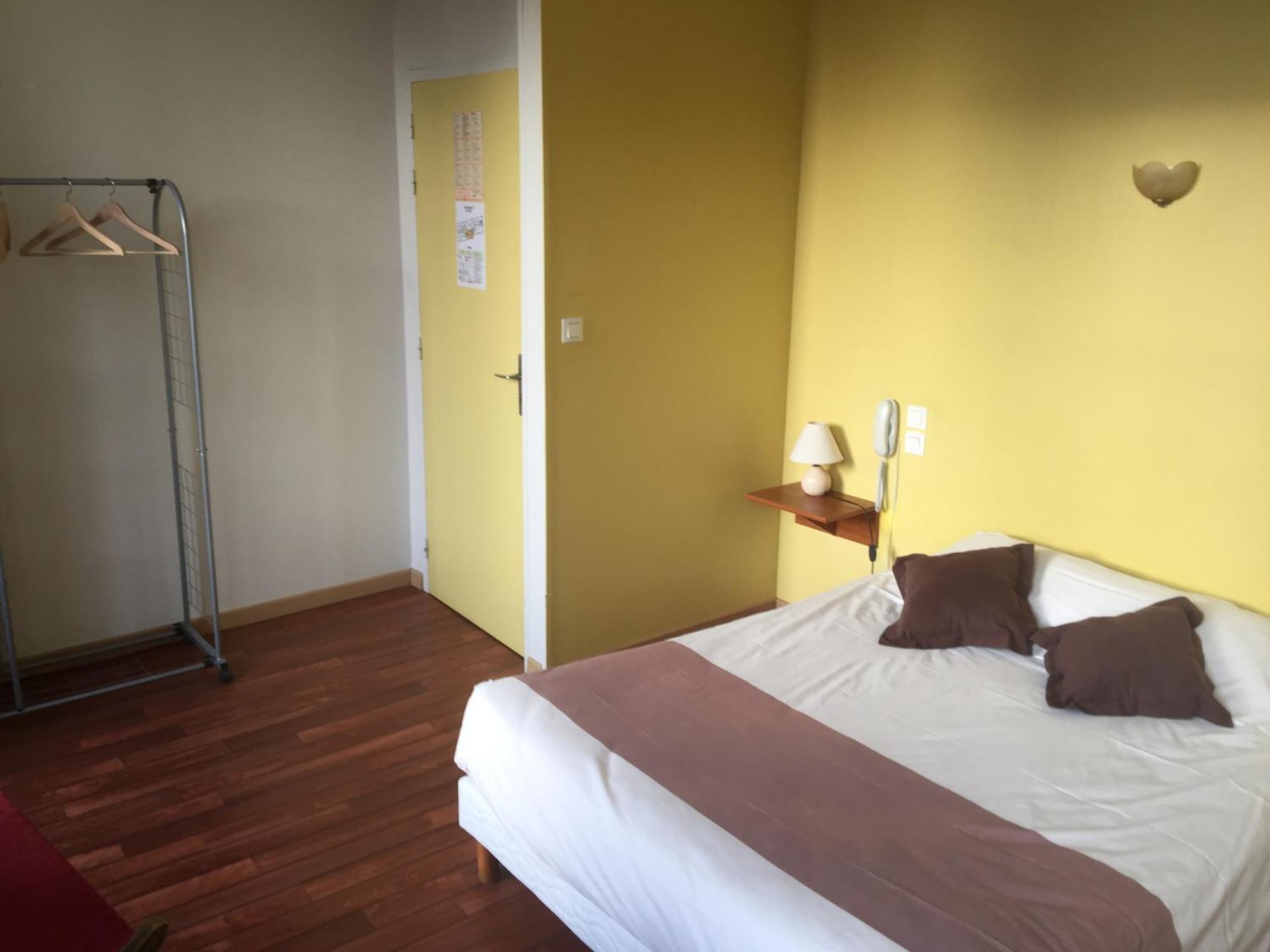 Hotel Au Pere Tranquille Tinchebray-Bocage Exterior foto